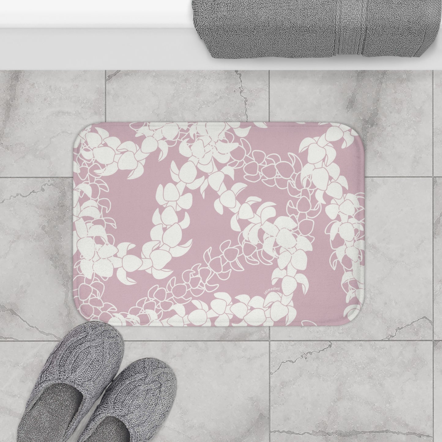 Bath Mat- Puakenikeni Curvilinear Lei (Rosey Pink)