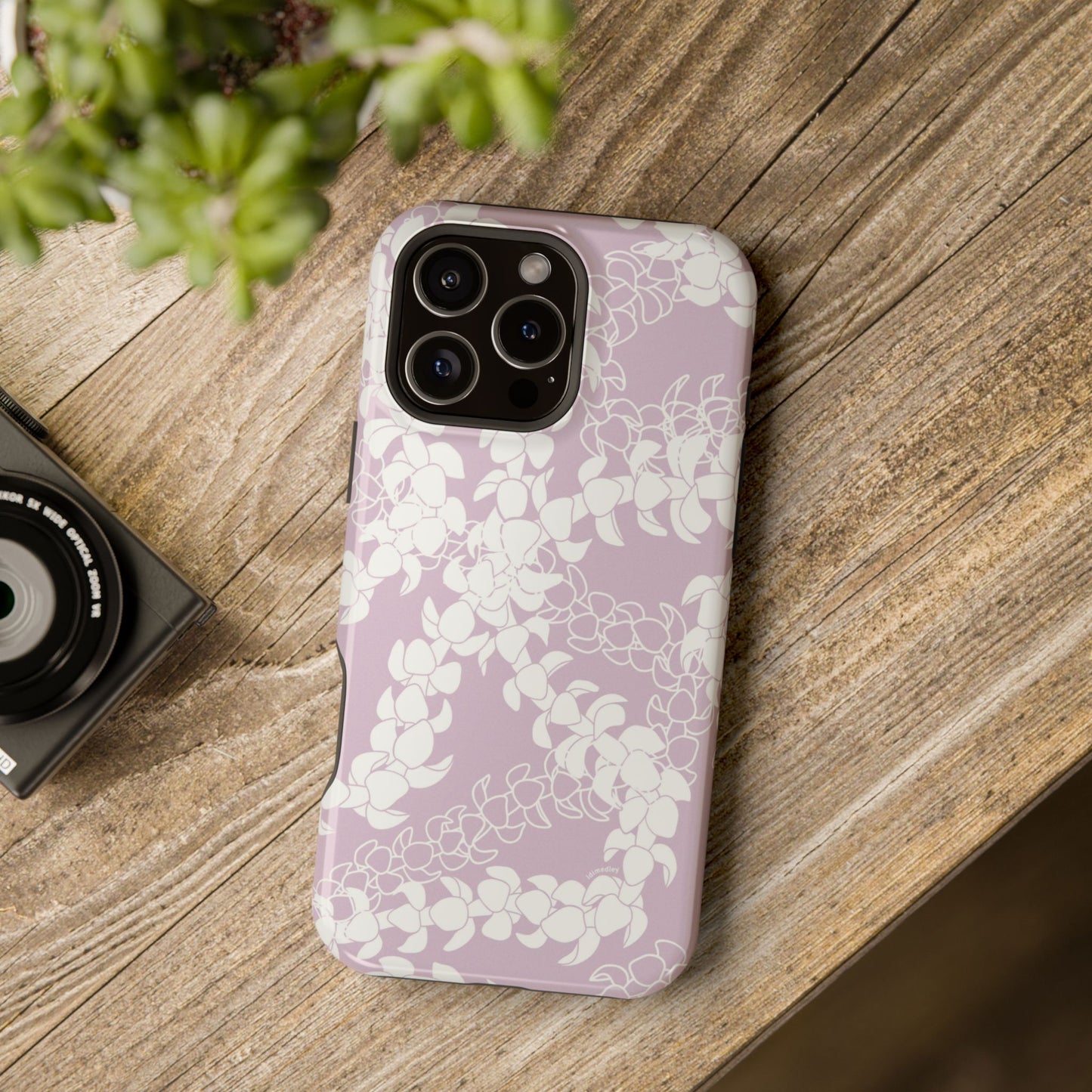 Puakenikeni Curvilinear Lei (Pinky Periwinkle), MAGSAFE