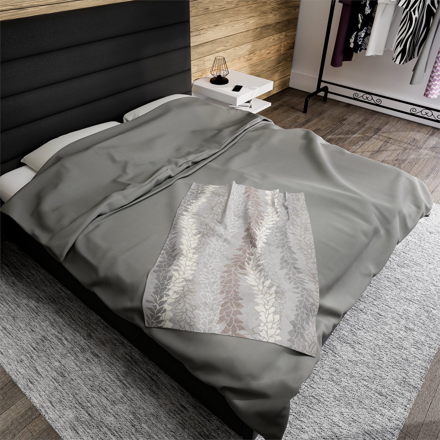 Velveteen Blanket- White Ginger Kisses (Gray)