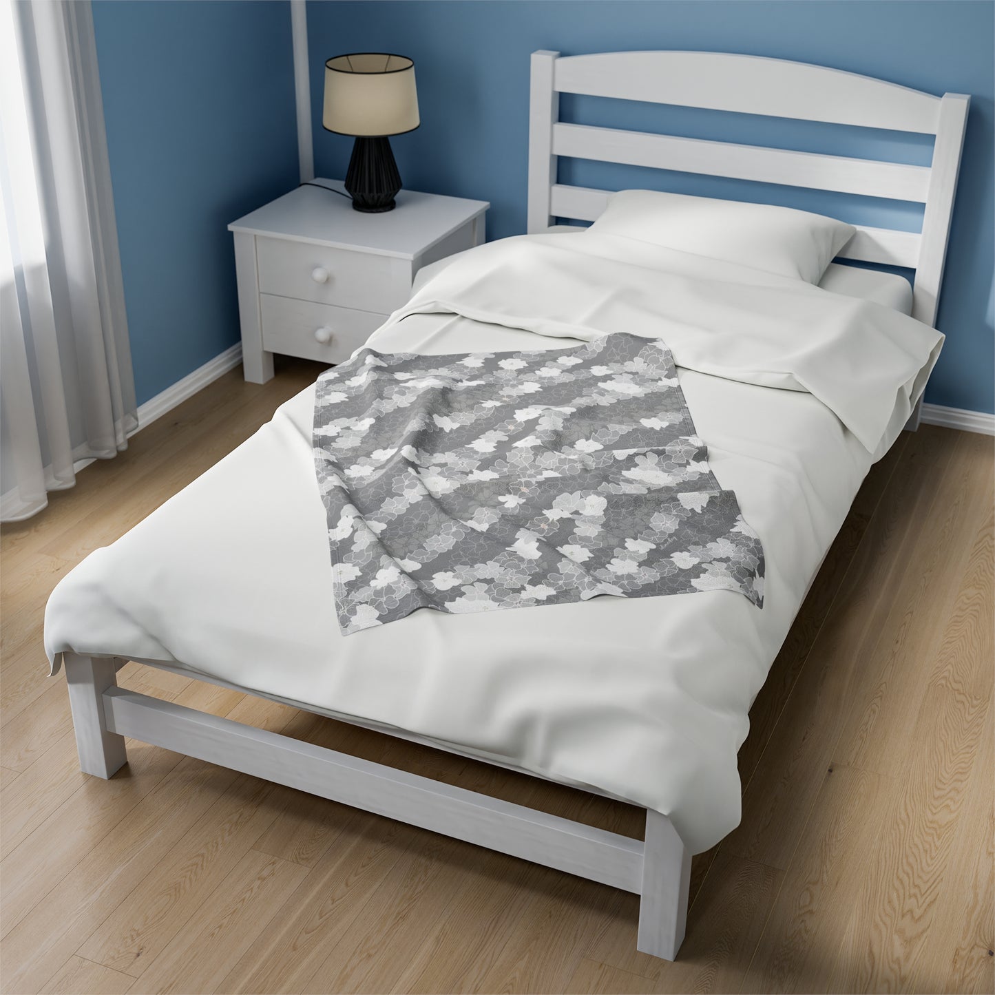 Velveteen Blanket- Puakenikeni En Face Flower Leis (Gray)