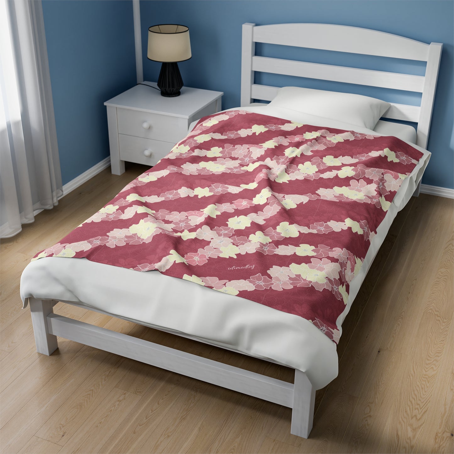 Velveteen Blanket- Puakenikeni En Face Flower Leis (Fruit Punch Pinks)