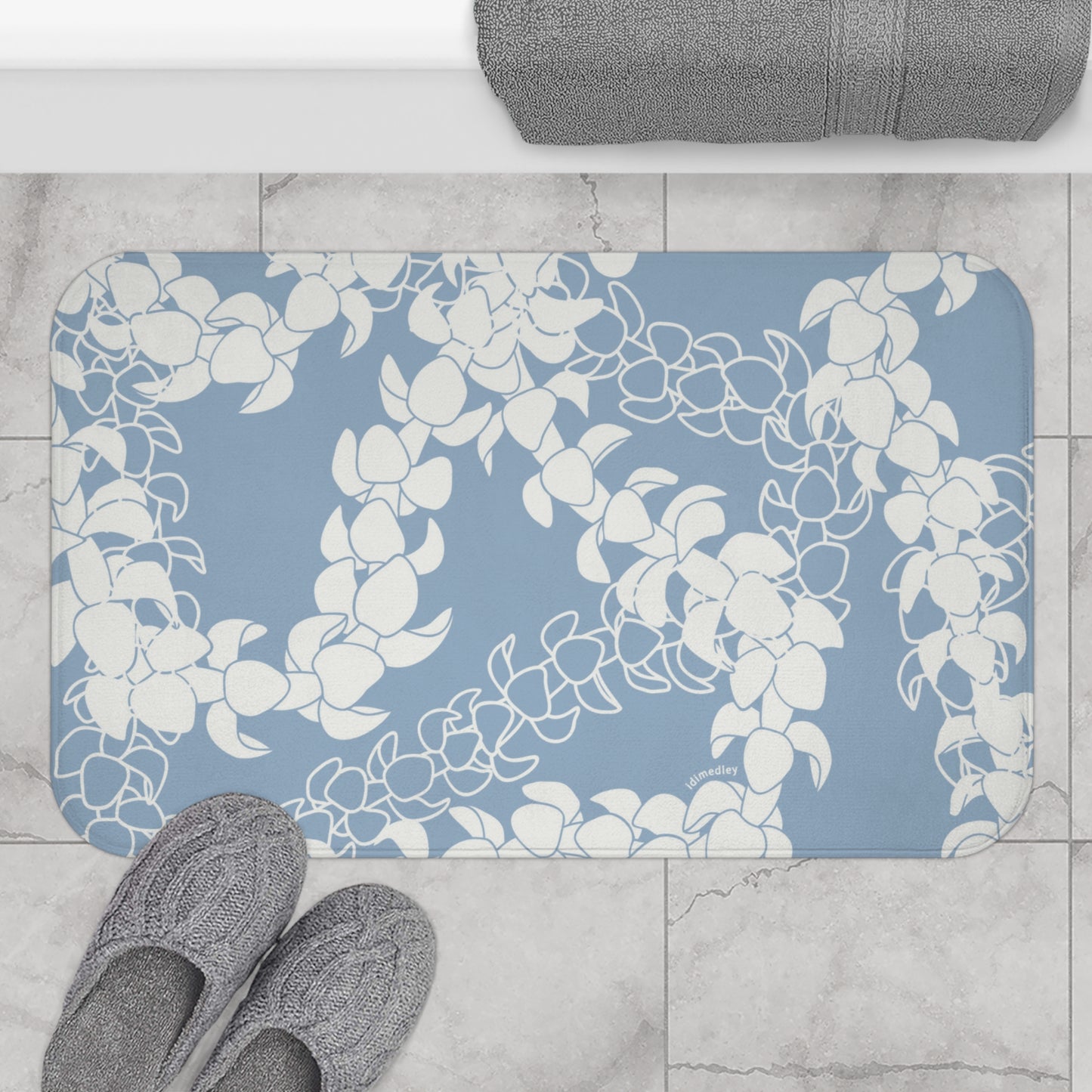 Bath Mat- Puakenikeni Curvilinear Lei (Blue)
