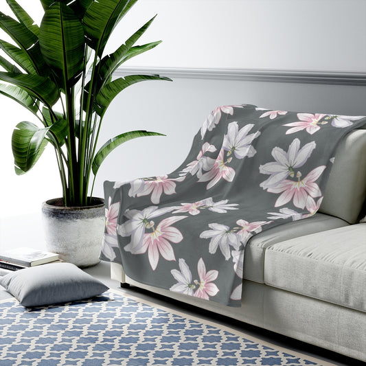 Velveteen Blanket- Naupaka Love Story (Dark Gray)