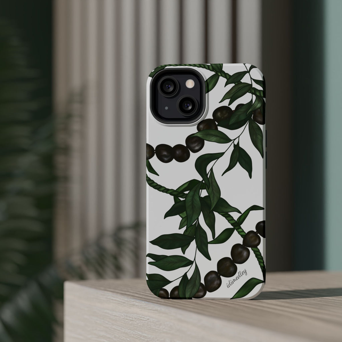 Kukui Nut, Maile, Ti Leaf Lei (White), MAGSAFE