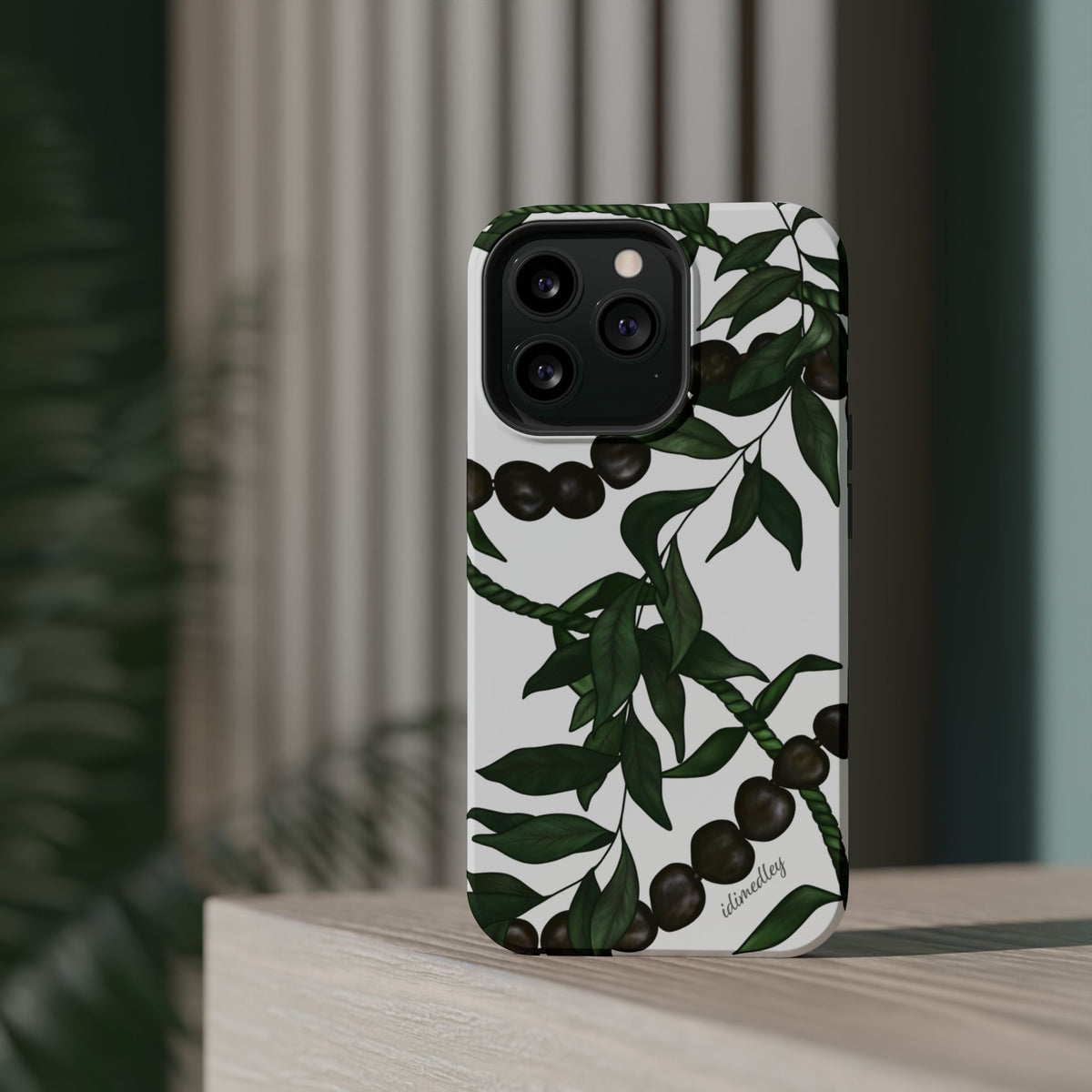 Kukui Nut, Maile, Ti Leaf Lei (White), MAGSAFE