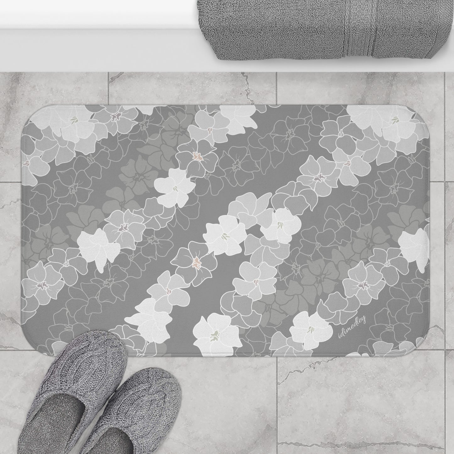 Bath Mat- Puakenikeni En Face Flower Leis in Silver Gray